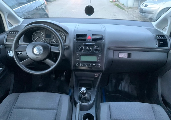 Volkswagen Touran cena 11900 przebieg: 216430, rok produkcji 2003 z Bierutów małe 211